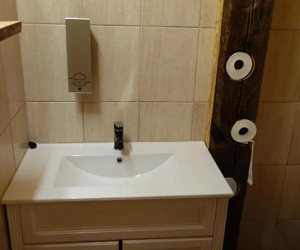 Adu-jaani Kodumajutus Nocleg ze śniadaniem Matja